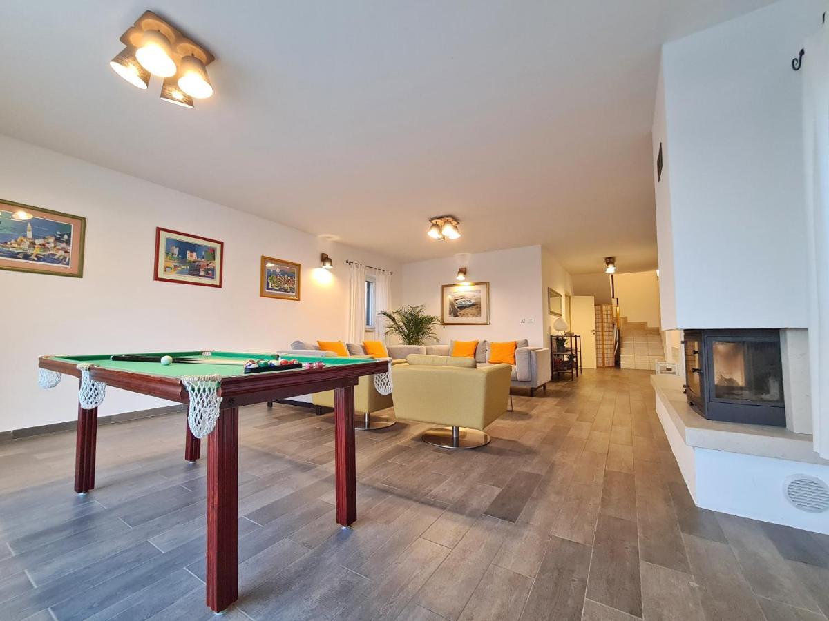Spacious Villa With Pool, Indoor Jacuzzi And Sauna Near Porec Višnjan Exterior foto