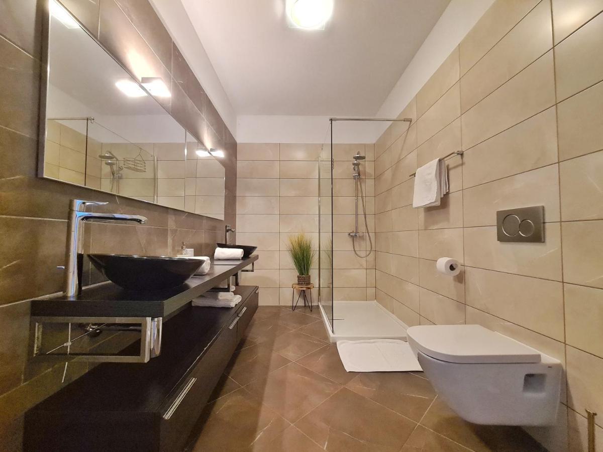 Spacious Villa With Pool, Indoor Jacuzzi And Sauna Near Porec Višnjan Exterior foto
