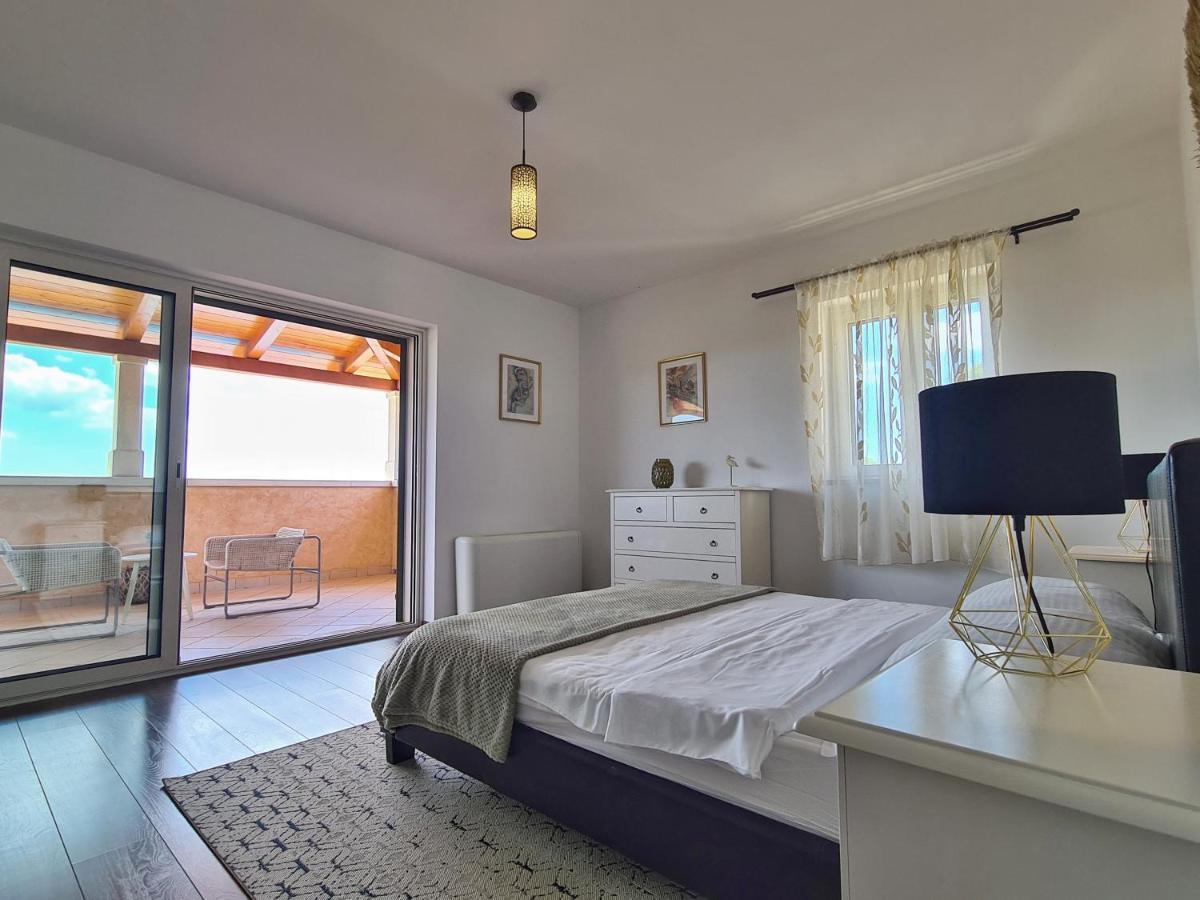 Spacious Villa With Pool, Indoor Jacuzzi And Sauna Near Porec Višnjan Exterior foto