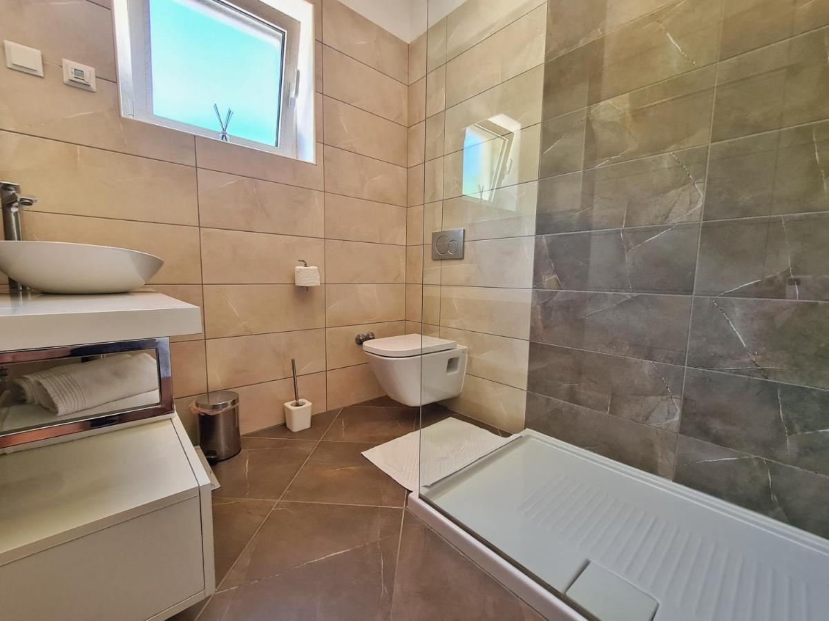 Spacious Villa With Pool, Indoor Jacuzzi And Sauna Near Porec Višnjan Exterior foto