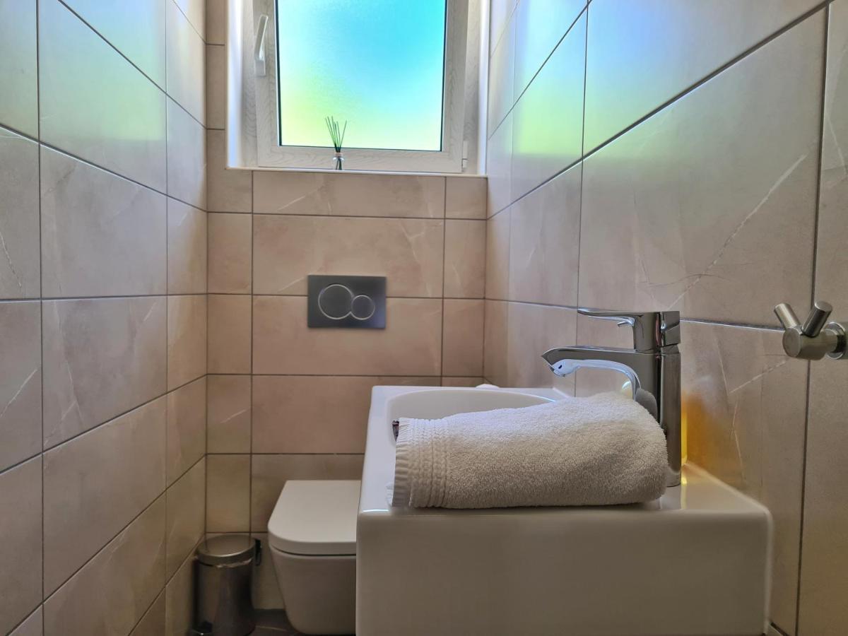 Spacious Villa With Pool, Indoor Jacuzzi And Sauna Near Porec Višnjan Exterior foto