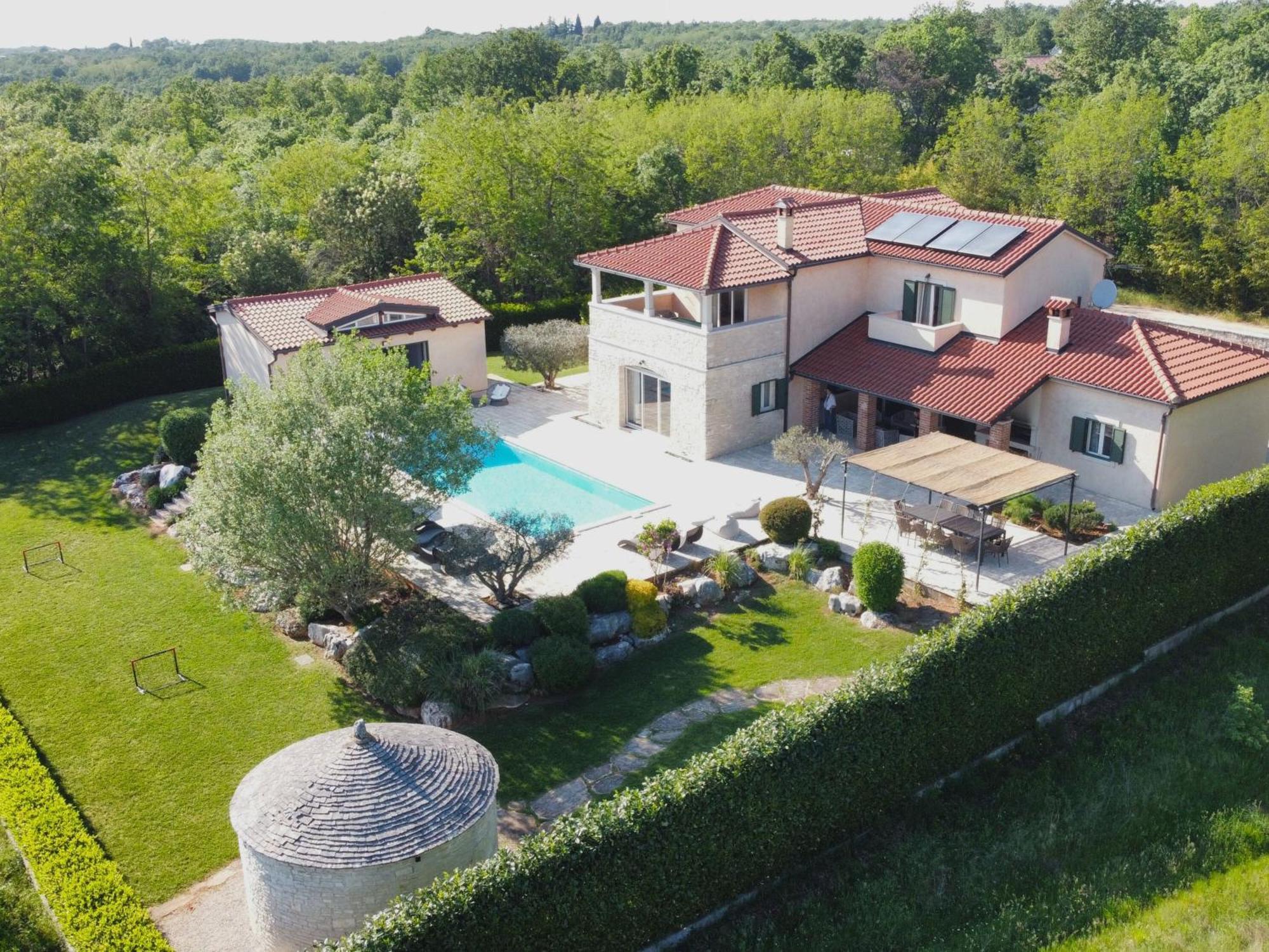 Spacious Villa With Pool, Indoor Jacuzzi And Sauna Near Porec Višnjan Exterior foto