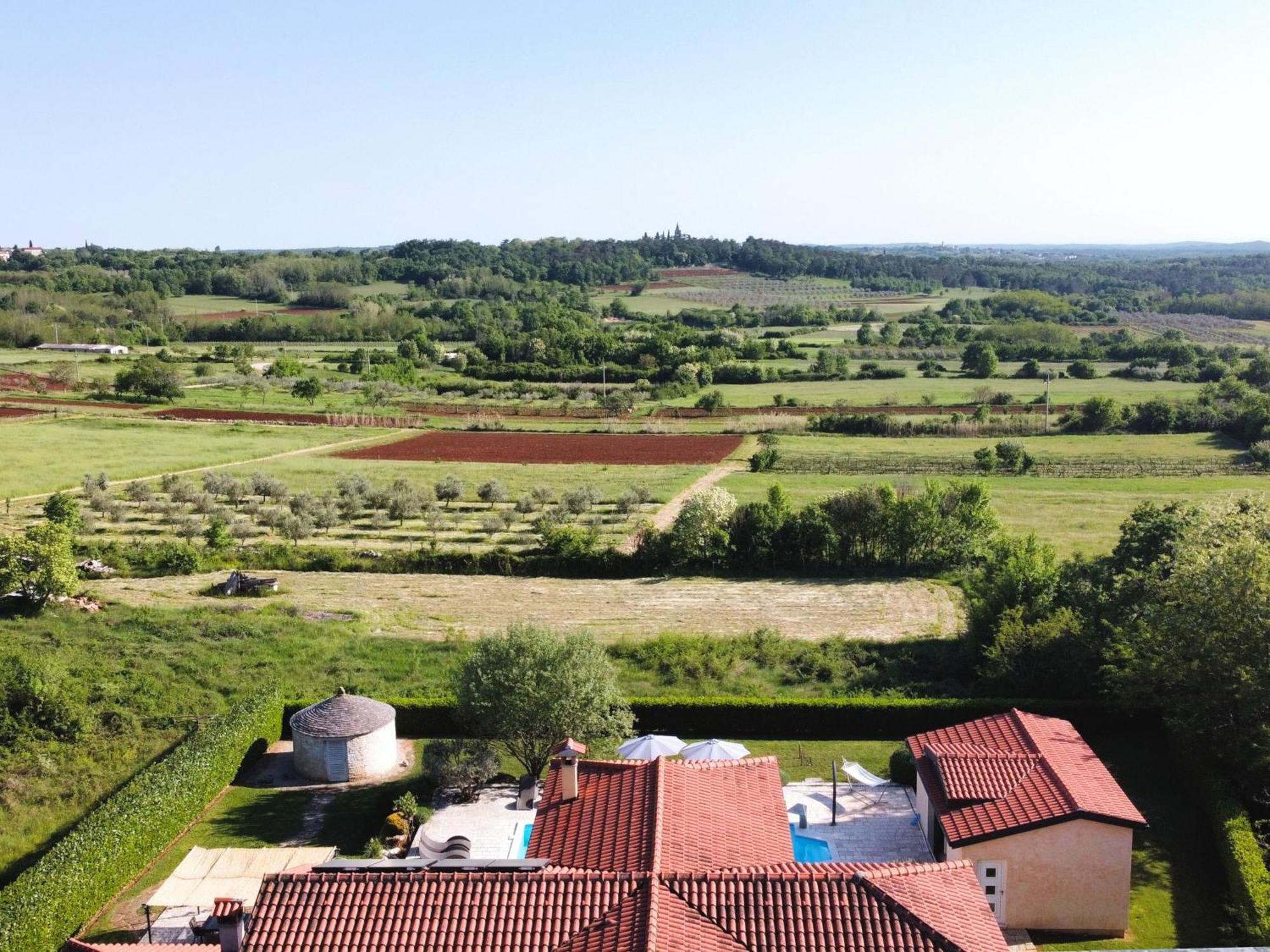 Spacious Villa With Pool, Indoor Jacuzzi And Sauna Near Porec Višnjan Exterior foto